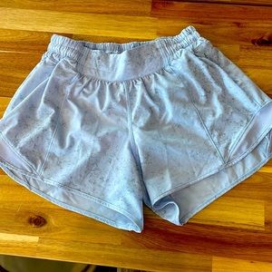 Hotty hot lululemon 4in!